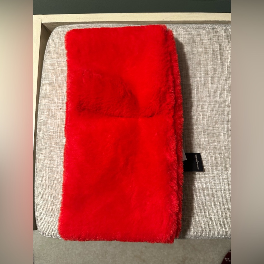 Banana republic outlet. New with tags. Imitation fur red snood